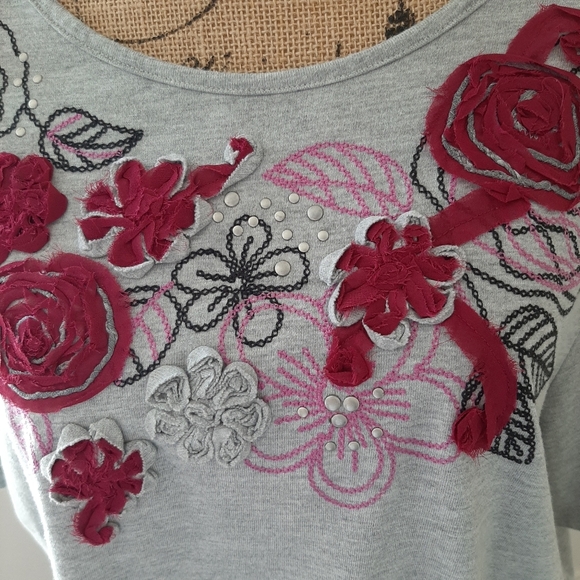 EUC LIZ & ME EMBELLISHED TEE SHIRT - Picture 2 of 9